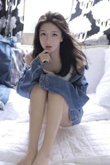 男女亲热一边摸一边揉